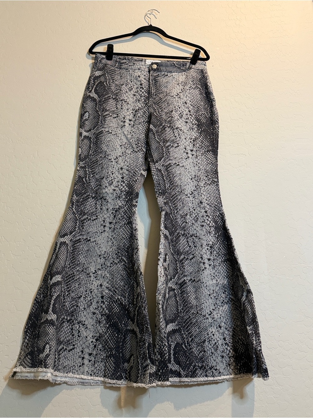 Peach Love California Gray Snake-Print Flared Jeans